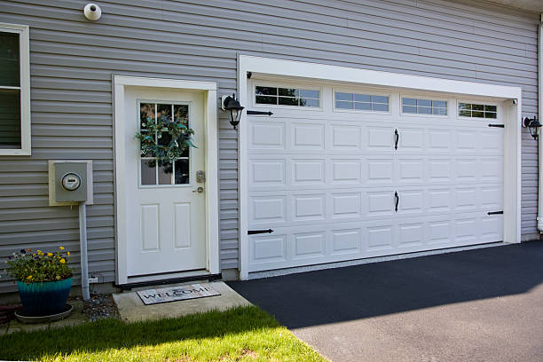 24/7 Emergency Garage Door Panel Replacement experts in Mahomet, IL